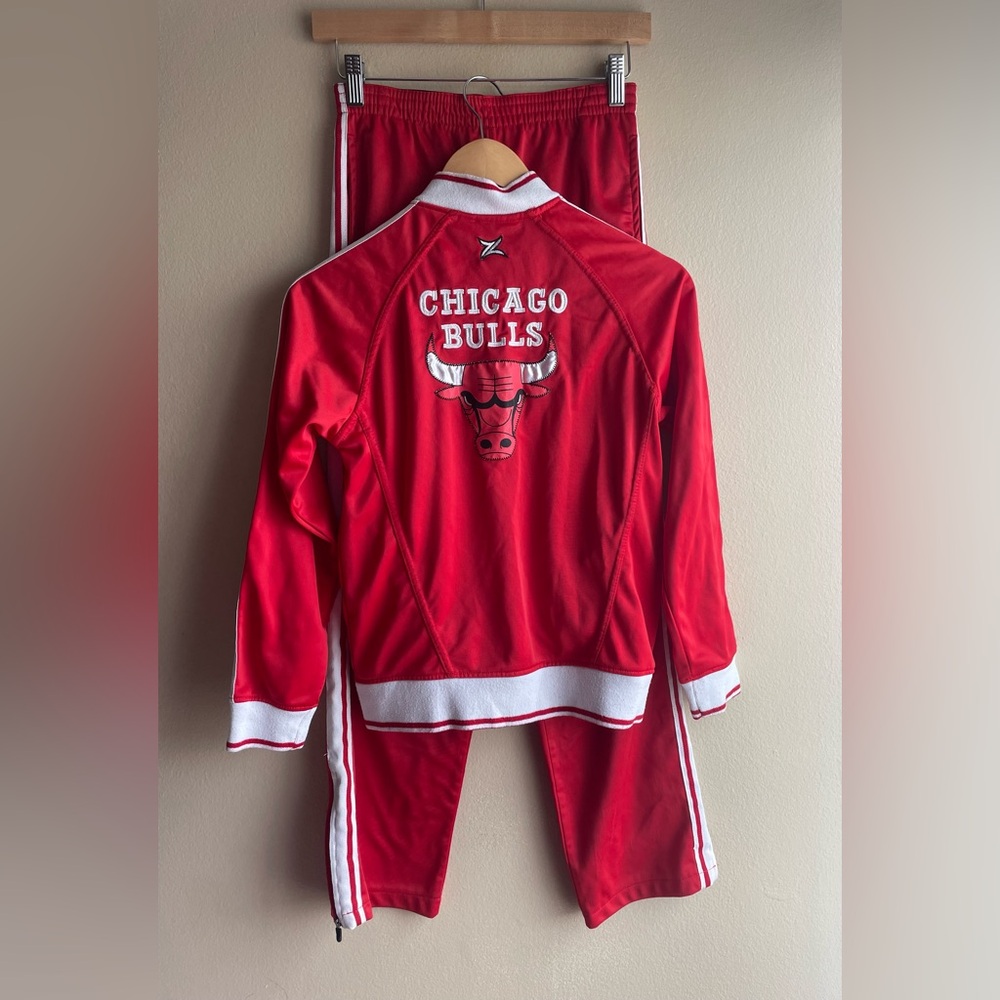 Chicago Bulls Kids Red Athletic Set 2 Top Button Size Medium - Picture 4 of 13